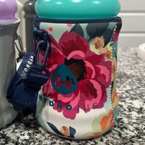 Hydrojug floral sleeve